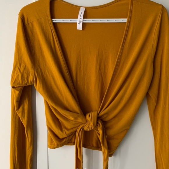 Long sleeves yellow tie top - Picture 3 of 3